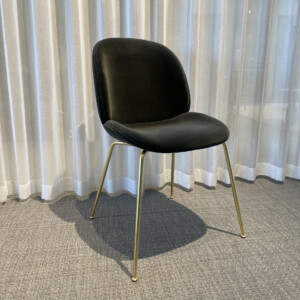 Beetle från Gubi - Begagnad stol - Greenified