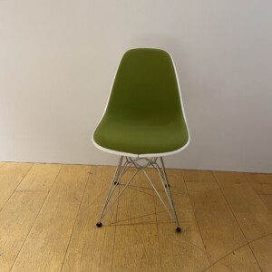 Eames Plastic Side Chair